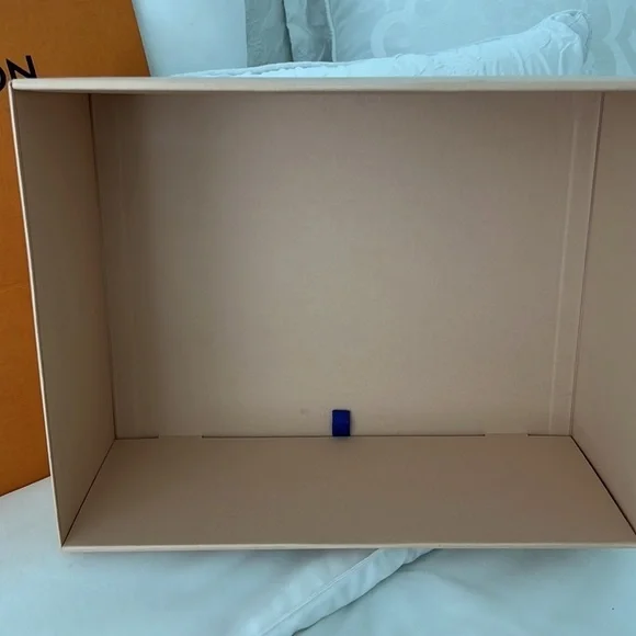 Large Louis Vuitton Empty Box - Picture 6 of 8